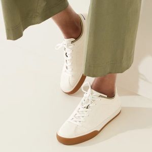 Rothy’s The Lace Up Sneakers Limited Edition with navy trim size 7